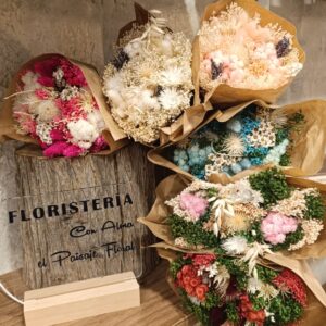 Ramo con flor preservada