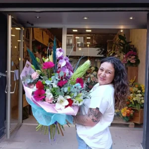 "Ramo XXL de flores variadas con rosas, gerberas, lilium y orquídea rosa de El Paisaje Floral"