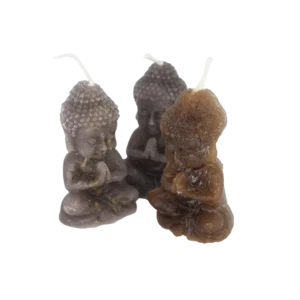 "Vela con forma de Buda meditando en tonos tierra y gris, vela decorativa espiritual para calma y energía zen – El Paisaje Floral"